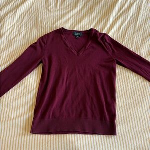 Women's V-Neck Sweater in Burgundy - Banana Republic XS